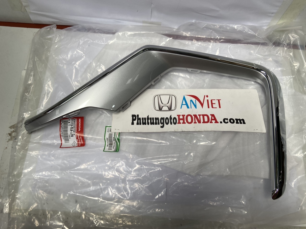 Ốp mạ cản trước xe Honda CRV 2021 đến 2022